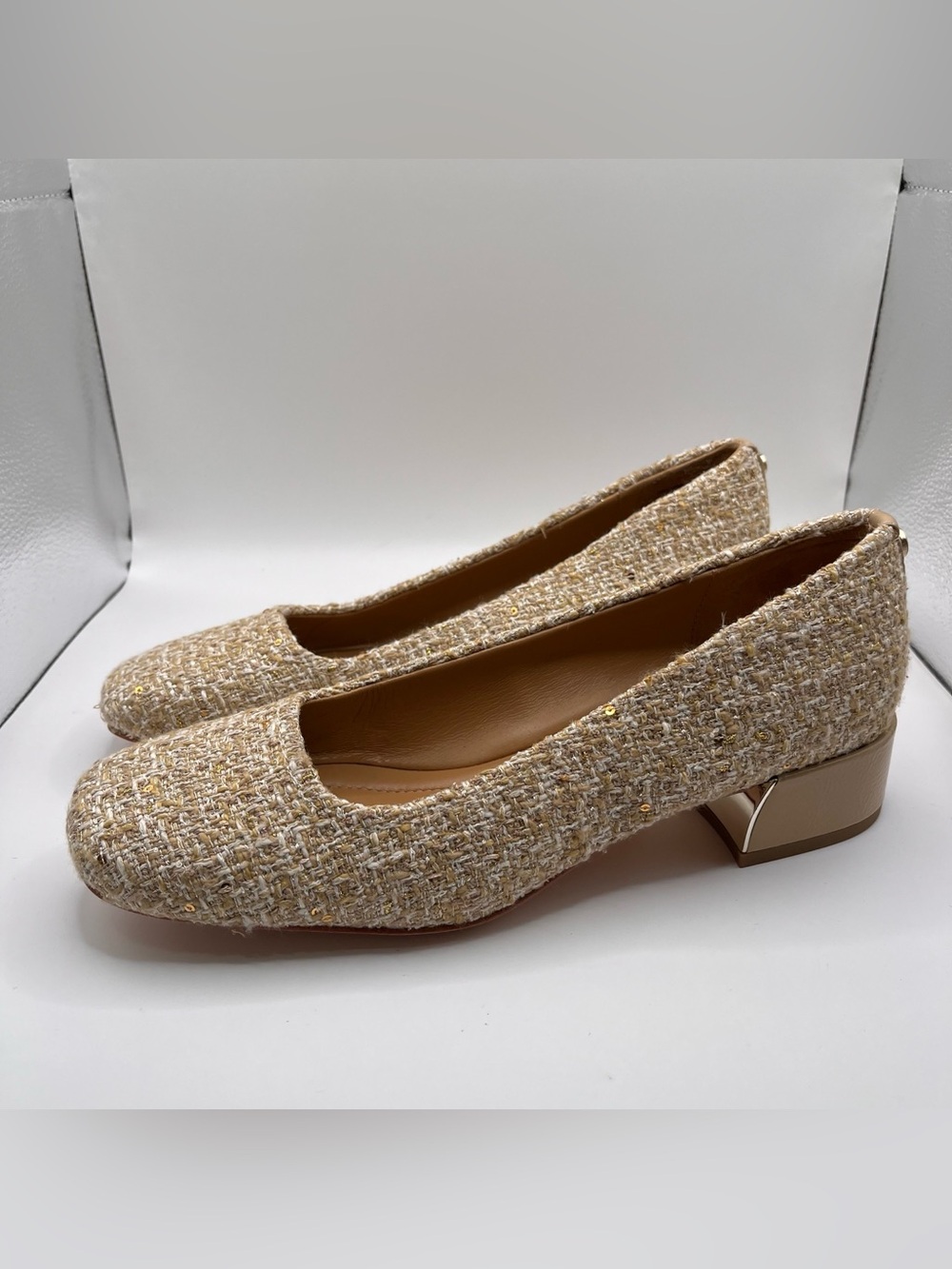 Donald Pliner Drew Pump heels with a tweed fabric upper and a low block size 9